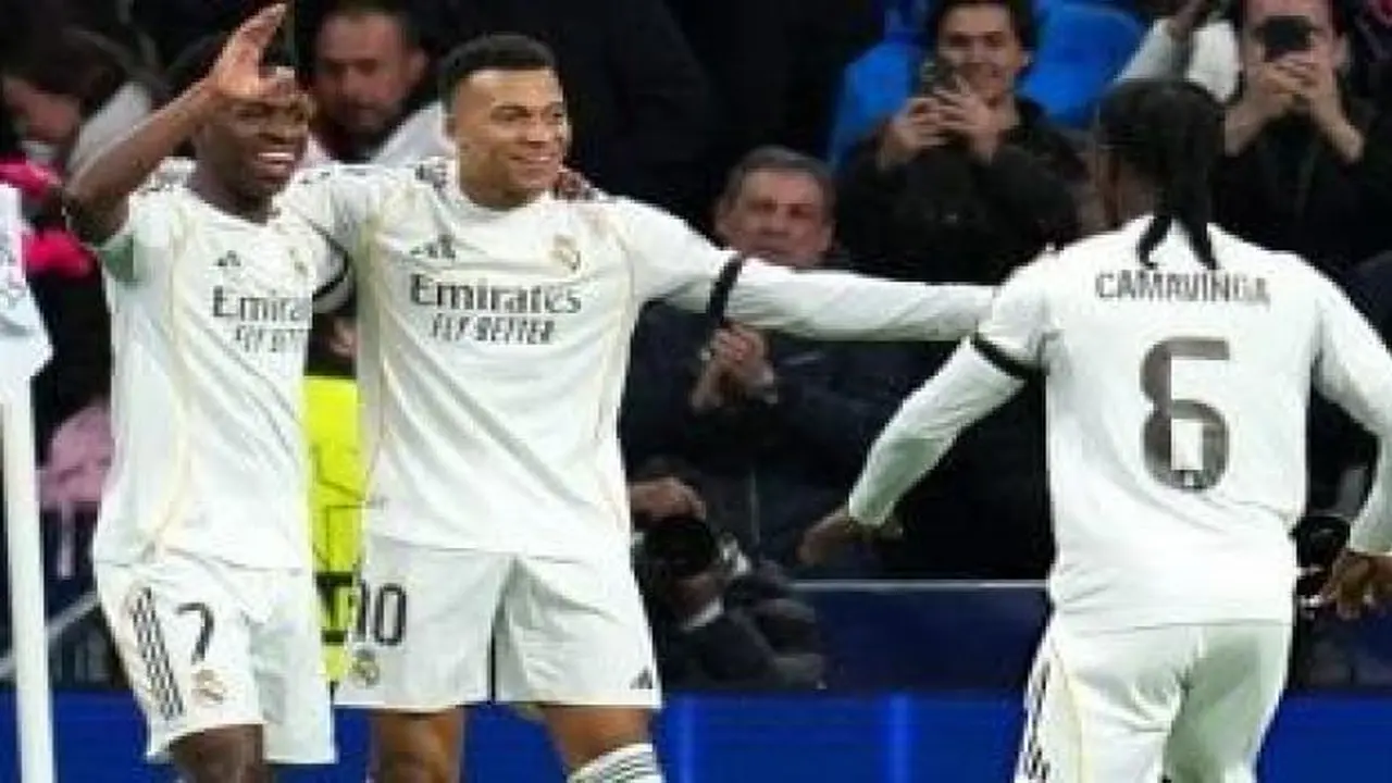 صدام العمالقة.. توقيت مباراة ريال مدريد وبنفيكا والقنوات الناقلة في دوري الأبطال